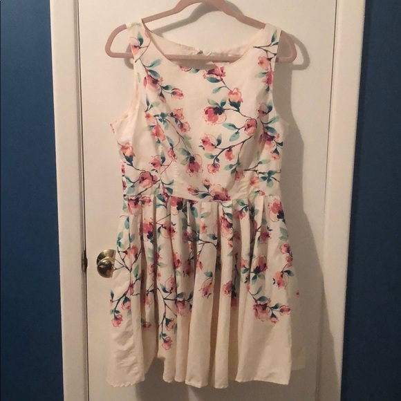 LC Lauren Conrad Dresses & Skirts - ⚡️2 for $25⚡️🌷Lauren Conrad - Sleeveless Floral